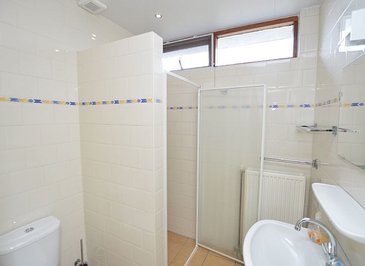 Vacation home de Parel 204 in De Dennen, Texel offers a cozy living room with a fireplace.