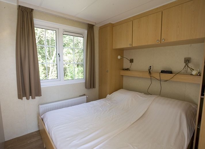 Chalet in De Dennen, Texel mit grosser Veranda und gruener Umgebung.