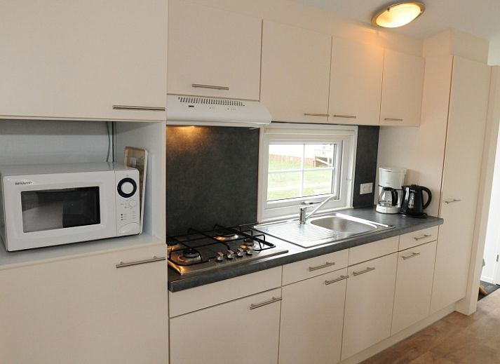 Gemuetliches Wohnzimmer des modern eingerichteten Chalets in De Dennen, Texel.