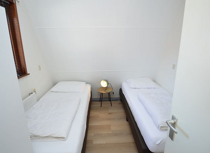 Spacious sitting area with a view in vacation home Gortersmient 340, Bungalowpark Gortersmient, De Dennen, Texel.