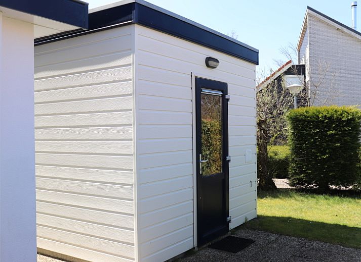 Vacation home Gortersmient 312 in De Dennen Texel with sunny terrace and garden furniture.