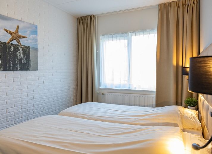 Gezellige zitruimte in Appartement Bos en Duin 30, De Dennen, Texel met moderne inrichting en natuurlijk licht.