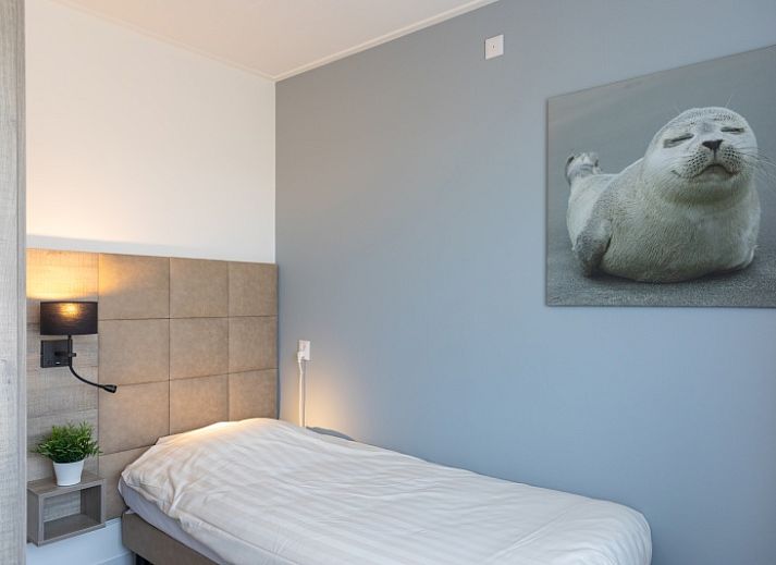 Gezellige zitruimte in Appartement Bos en Duin 30, De Dennen, Texel met moderne inrichting en natuurlijk licht.