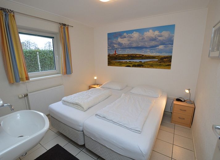 Gemuetliches Wohnzimmer des Ferienhauses de Parel 194 in De Dennen, Texel mit viel Licht.