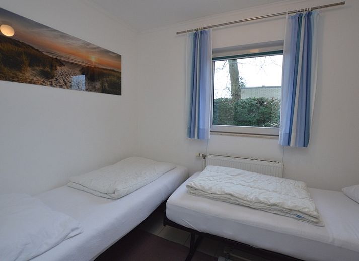 Gemuetliche Sitzecke im Holiday home de Parel 194, De Dennen, Texel mit Blick auf den Garten.