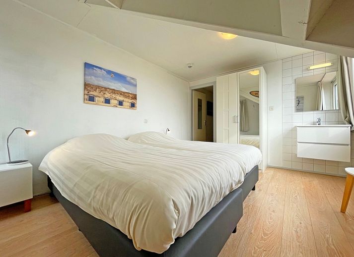 Stilvolles Interieur des Appartements Bos en Duin 25, Texel, mit moderner Einrichtung und viel natuerlichem Licht.