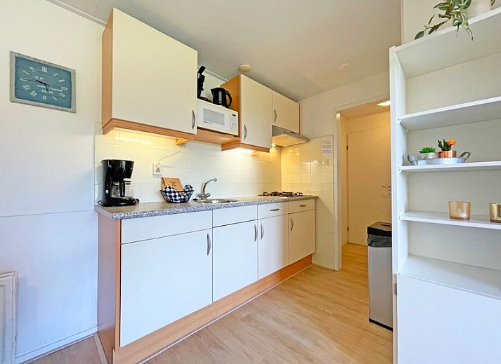 Helles und geraeumiges Wohnzimmer von Appartement Bos en Duin 31, modern eingerichtetes Ferienhaus in De Dennen, Texel.