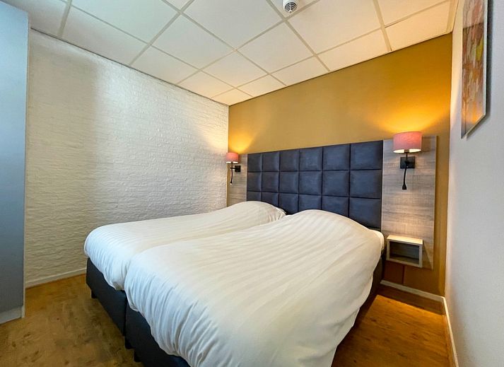 Stijlvolle zitruimte in Appartement Bos en Duin 17, De Dennen, Texel met modern interieur.