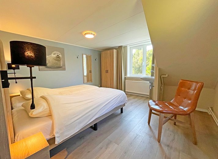 Spacious sitting area in Apartment Bos en Duin 22, De Dennen, Texel overlooking the green surroundings.