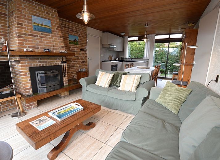 Vacation home de Parel 258 in De Dennen, Texel with sunny terrace and green surroundings.