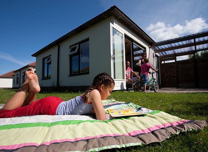 Geniessen Sie den Garten des Ferienhauses Typ 1 in De Dennen, Texel, Waddeninseln.