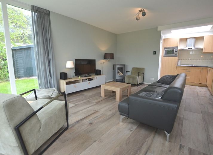 Vacation home Tempelierweg 16 - de Brunaire in De Dennen, Texel with spacious garden and deck chairs.