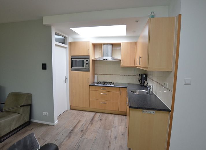 Vacation home Tempelierweg 16 - de Brunaire in De Dennen, Texel with spacious garden and deck chairs.