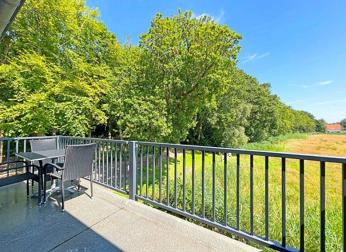 Stilvolle Einrichtung des Appartements Bos en Duin 32, De Dennen, Texel mit stimmungsvoller Dekoration.