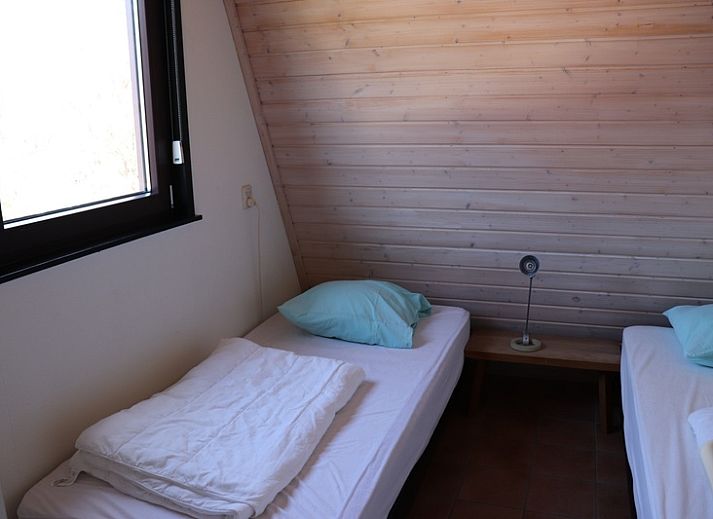 Essecke und Kueche im Ferienhaus Gortersmient 324, De Dennen, Texel, ideal fuer Familienessen und geselliges Beisammensein.