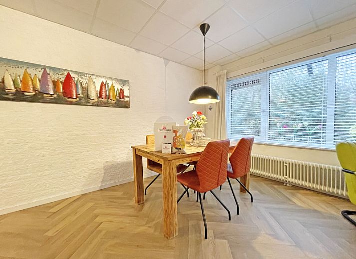 Cozy living room in Apartment Bos en Duin 04, De Dennen, Texel with comfortable seating area and large windows.
