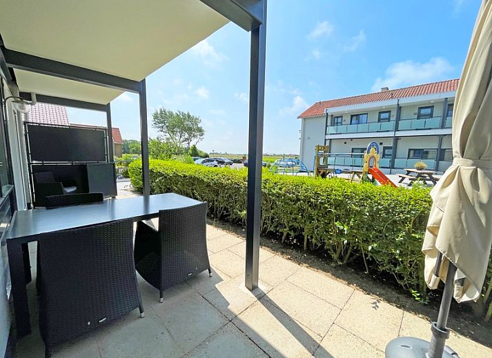 Essecke und Kueche im Apartment Bos en Duin 11, De Dennen Texel, ideal fuer gemuetliche Mahlzeiten.