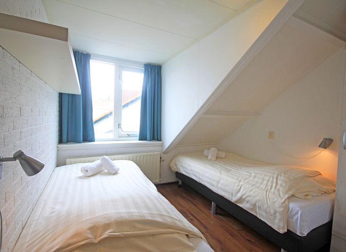 Stylish dining area in Apartment Bos en Duin 33, De Dennen, Texel with wooden dining table and atmospheric lighting.
