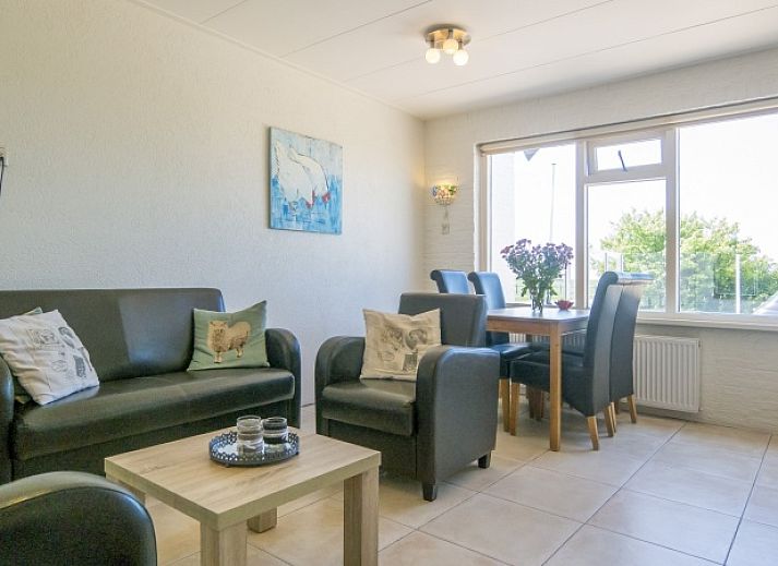 Vacation home Peter in De Dennen, Texel with sunny terrace and rural surroundings.