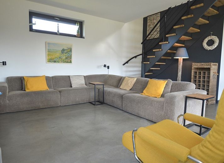 Vakantiehuis 't Hoogelandt 98 - Zeelust in De Dennen, Texel met moderne architectuur en ruime veranda.