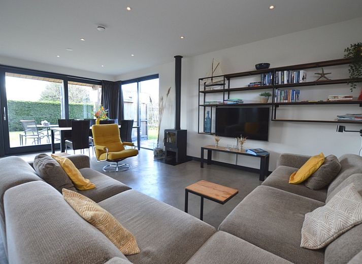 Vakantiehuis 't Hoogelandt 98 - Zeelust in De Dennen, Texel met moderne architectuur en ruime veranda.