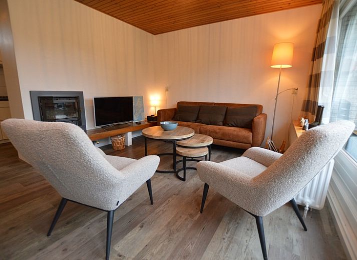 Vakantiehuis de Parel 234 in De Dennen, Texel met zonnig terras en groene tuin.