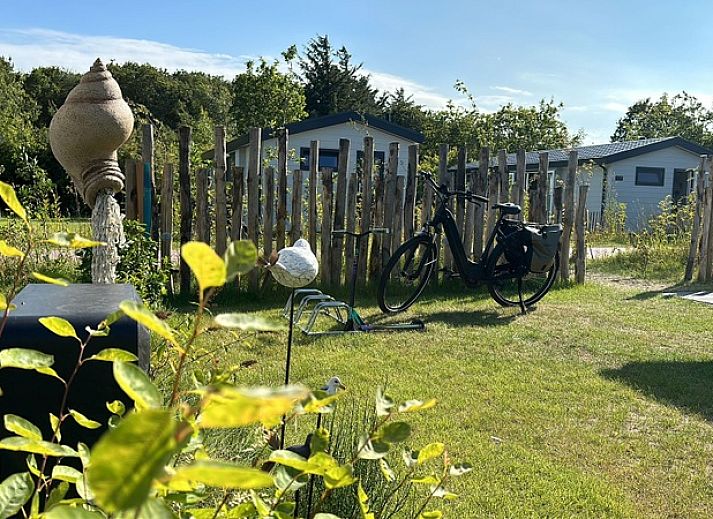 Vakantiepark de Bremakker - Chalet Wulk - Bosveld 145, Texel, overlooking the green surroundings in De Dennen.