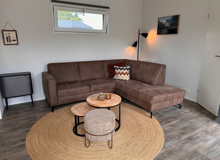 Chalet Wulk in Vakantiepark de Bremakker, Texel, offers a serene wooded setting in De Dennen.