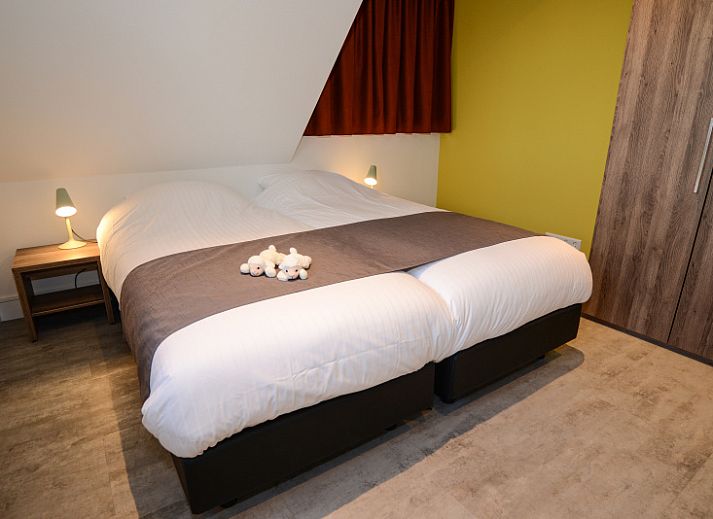 Geniet van de moderne buitenkant van vakantiehuis Bungalowpark 't Hoogelandt - De Zandkes in De Dennen, Texel.