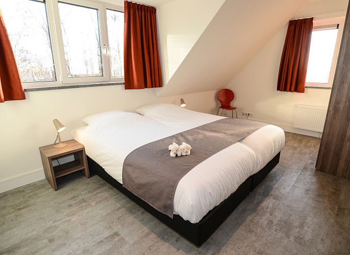 Geniet van de moderne buitenkant van vakantiehuis Bungalowpark 't Hoogelandt - De Zandkes in De Dennen, Texel.