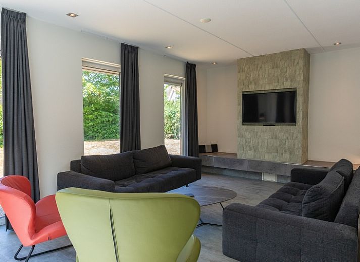 Ruim terras van Bungalowpark 't Hoogelandt - De Zandkes, vakantiehuis in De Dennen, Texel.