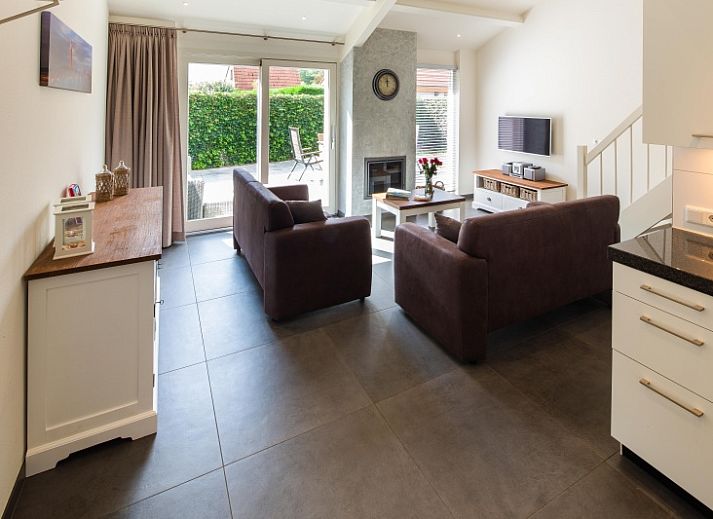 Ruim terras bij vakantiehuis Gortersmient 224 in Bungalowpark Gortersmient, De Dennen, Texel. Geniet van de natuur op de Waddeneilanden.