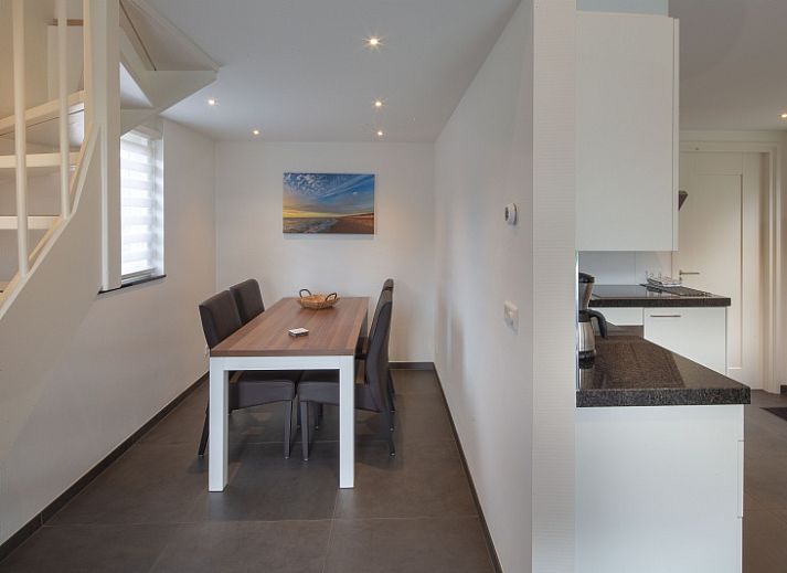 Ruim terras bij vakantiehuis Gortersmient 224 in Bungalowpark Gortersmient, De Dennen, Texel. Geniet van de natuur op de Waddeneilanden.