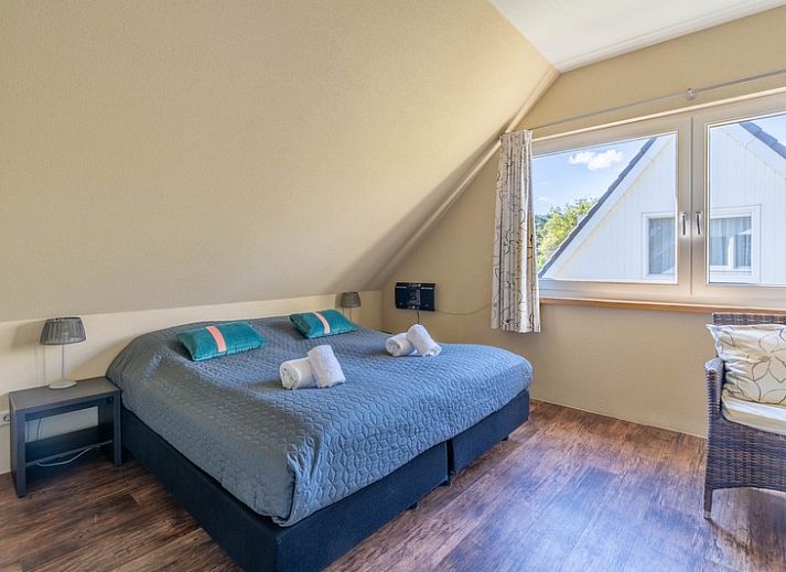 Cozy living room of Landhuis Tempelierweg 22 in Texel with comfortable seating area.