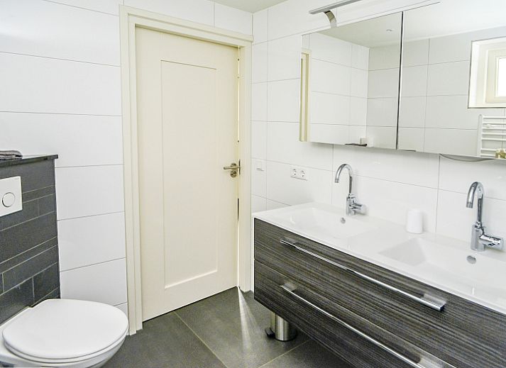 Geraeumige Terrasse im Ferienhaus Gortersmient 222 im Bungalowpark Gortersmient, De Dennen, Texel.