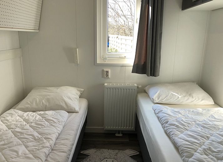 Stilvolle Sitzecke im Ferienpark de Bremakker - Bosveld 121, De Dennen, Texel mit moderner Einrichtung und stimmungsvoller Beleuchtung.