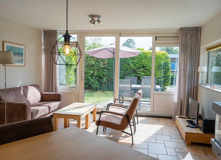 Bungalow Uterste Coogh 98 in De Dennen, Texel with spacious garden and terrace for relaxing stay.