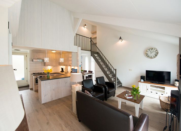 Bungalowpark Gortersmient Ferienhaus 278 mit Terrasse in De Dennen, Texel. Geniessen Sie die gruene Umgebung auf den Waddeninseln.