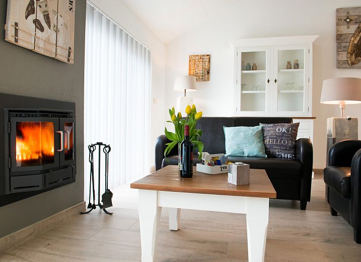 Modernes Badezimmer im Bungalowpark Gortersmient Ferienhaus 278, De Dennen, Texel. Luxus und Komfort auf den Watteninseln.