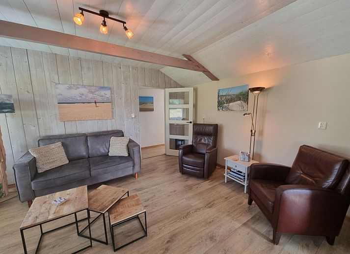 Meadow View vacation home in De Dennen, Texel with surrounding nature and blue sky.