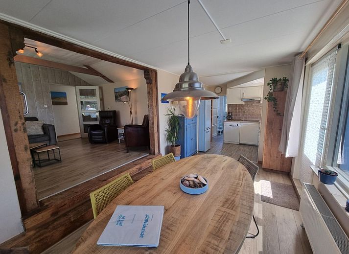 View of Weidezicht in De Dennen, Texel, surrounded by greenery and clear blue sky.