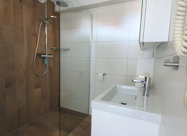 Enjoy the sunny veranda at Bungalowpark Gortersmient, vacation home Gortersmient 308 in De Dennen, Texel.