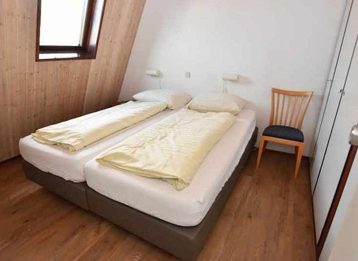 Geniet van het zonnige terras bij vakantiehuis Gortersmient 306 in De Dennen, Texel, Bungalowpark Gortersmient.