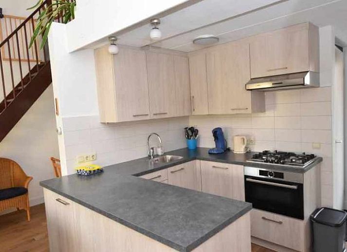 Geniet van het zonnige terras bij vakantiehuis Gortersmient 306 in De Dennen, Texel, Bungalowpark Gortersmient.