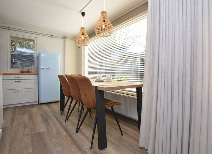 Cozy living room in Bungalow Verste Coogh 58, De Dennen, Texel with comfortable seating.