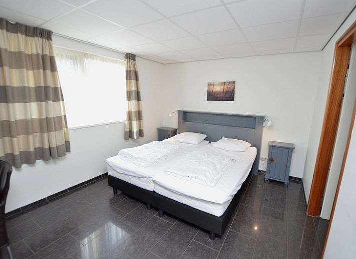 Gemuetliches Wohnzimmer des Ferienhauses 't Hoogelandt 36, De Dennen, Texel mit bequemer Sitzecke.