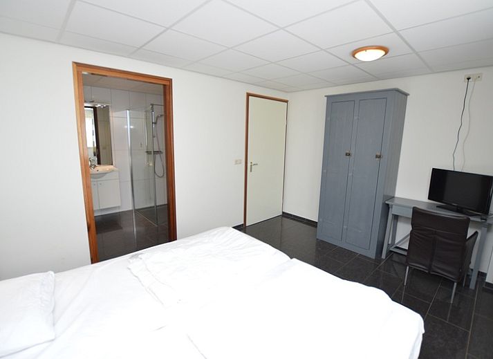 Gemuetliches Wohnzimmer des Ferienhauses 't Hoogelandt 36, De Dennen, Texel mit bequemer Sitzecke.