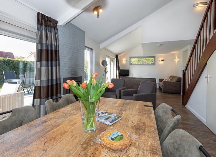 Bungalowpark Gortersmient vakantiehuis 288 met ruim terras in De Dennen, Texel, ideaal voor ontspanning op de Waddeneilanden.