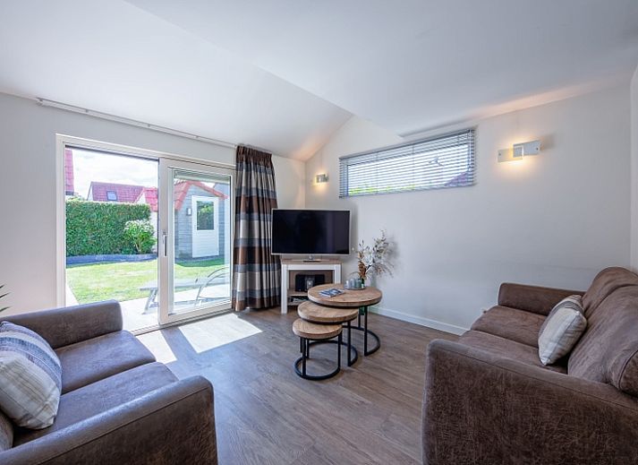 Bungalowpark Gortersmient vakantiehuis 288 met ruim terras in De Dennen, Texel, ideaal voor ontspanning op de Waddeneilanden.