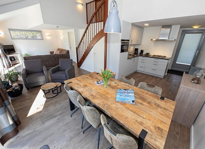 Bungalowpark Gortersmient vakantiehuis 288 met ruim terras in De Dennen, Texel, ideaal voor ontspanning op de Waddeneilanden.